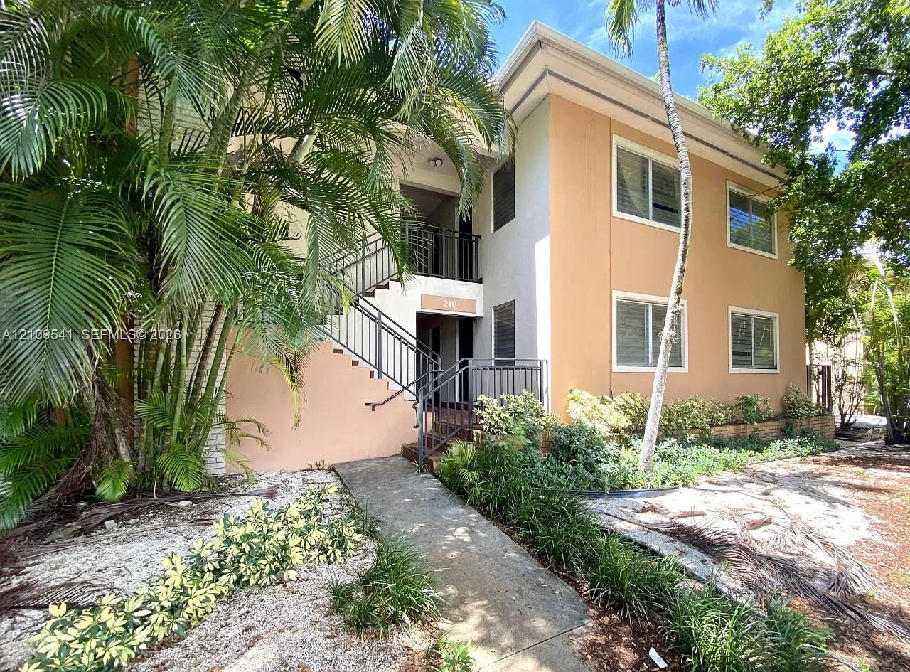 218 Santillane Ave — Photo 2