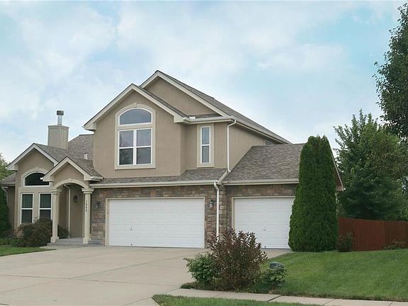 3rd image of 1909 NE Lake Dr