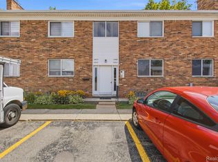 29622 Hoover Rd, Warren, MI 48093