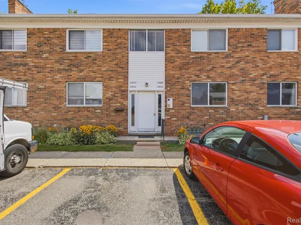 29622 Hoover Rd, Warren, MI 48093