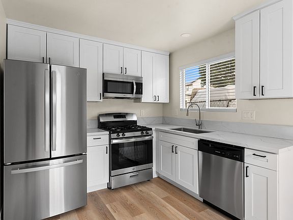 4th image of 4984.5 Imperial Ave