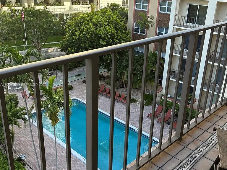 400 N Riverside Dr #501 — Photo 3