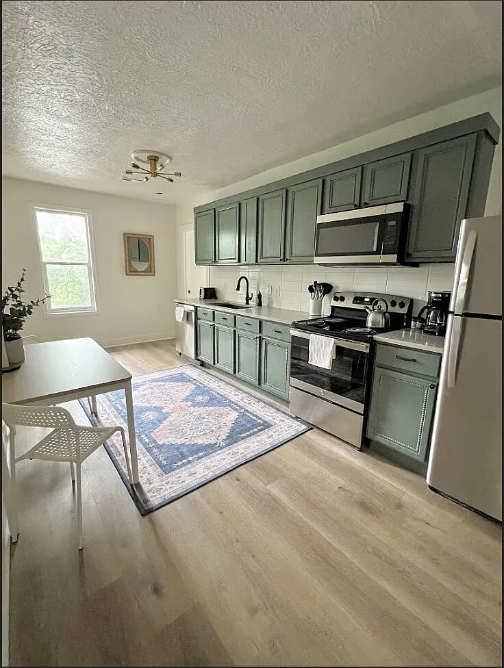 3 bed, 1.0 bath, 1200 sqft, $1,750 — Photo 3