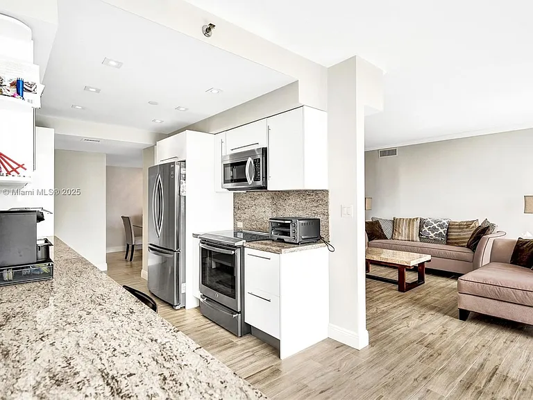 3000 Island Blvd #903 — Photo 21