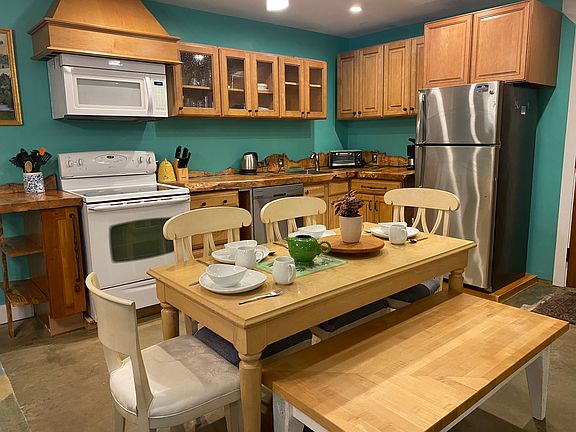 3rd image of 127 Riverview Dr #8-B