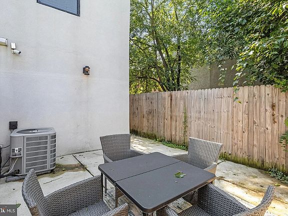 5th image of 2030 N Woodstock St