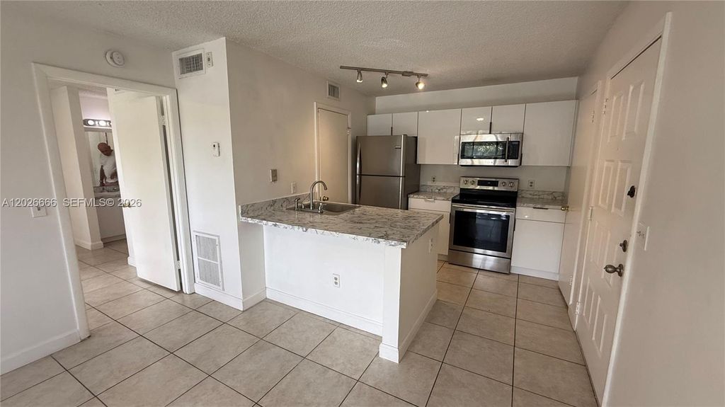 4581 W McNab Rd APT 20, photo 7