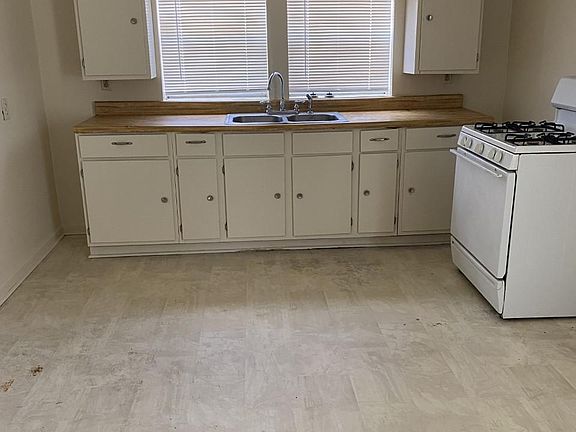 3rd image of 810 Irene St