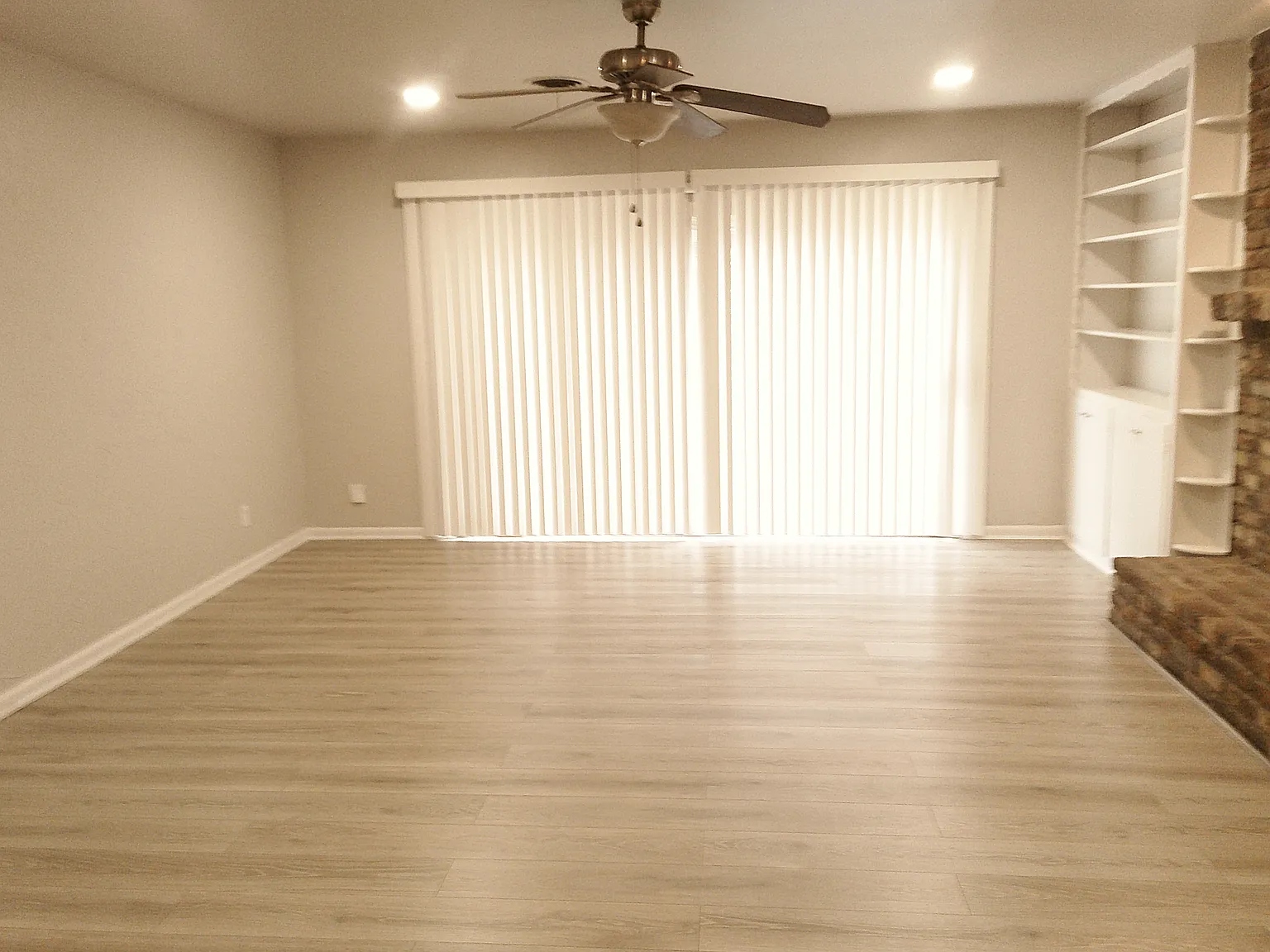 3 bed, 1.5 bath, 1300 sqft, $1,300 — Photo 4