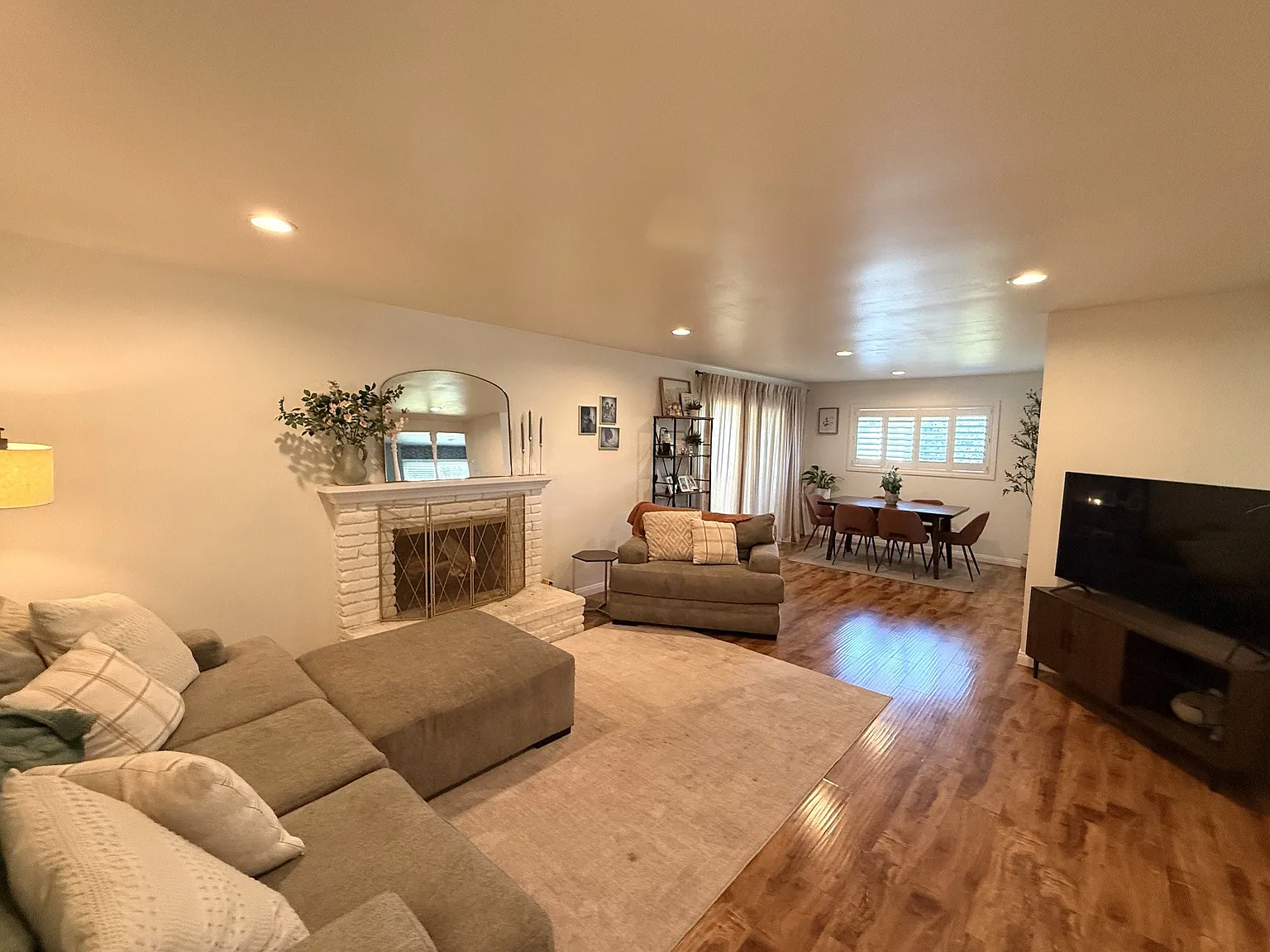 3 bed, 1.5 bath, 1214 sqft, $4,195 — Photo 2