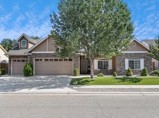 114 Serena Ave, Clovis, CA 93619