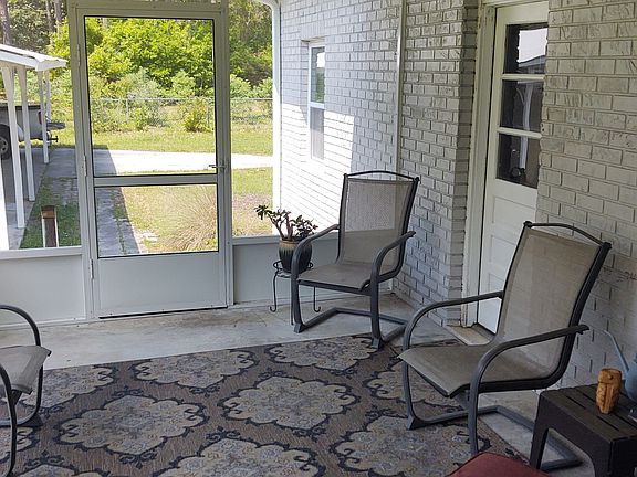 screened porch sitting area