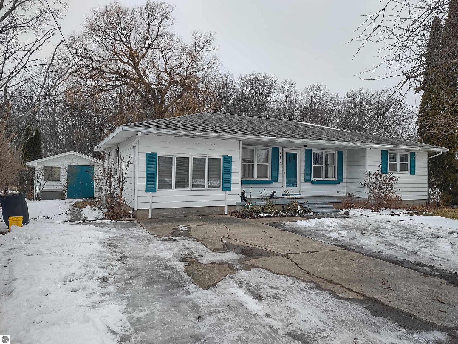 435 N Main St, Au Gres, MI 48703 Zillow