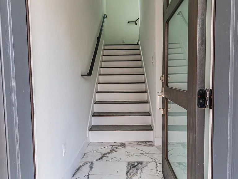 4210 Roseland Ave #101 — Photo 27