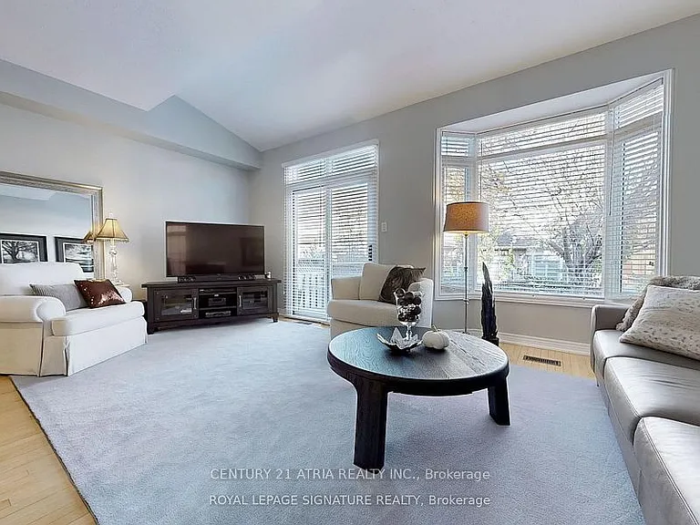 38 Angelica Ave — Photo 5