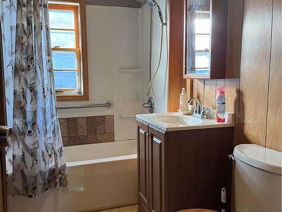 4th image of 702 Locker St