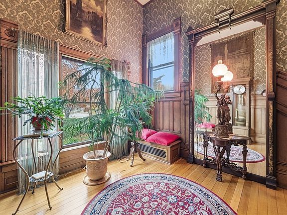 20th image of 1176 Worthington St