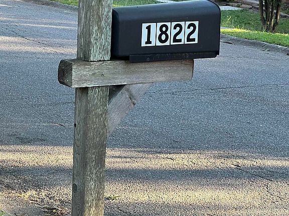 3rd image of 1822 Ivanhoe Dr