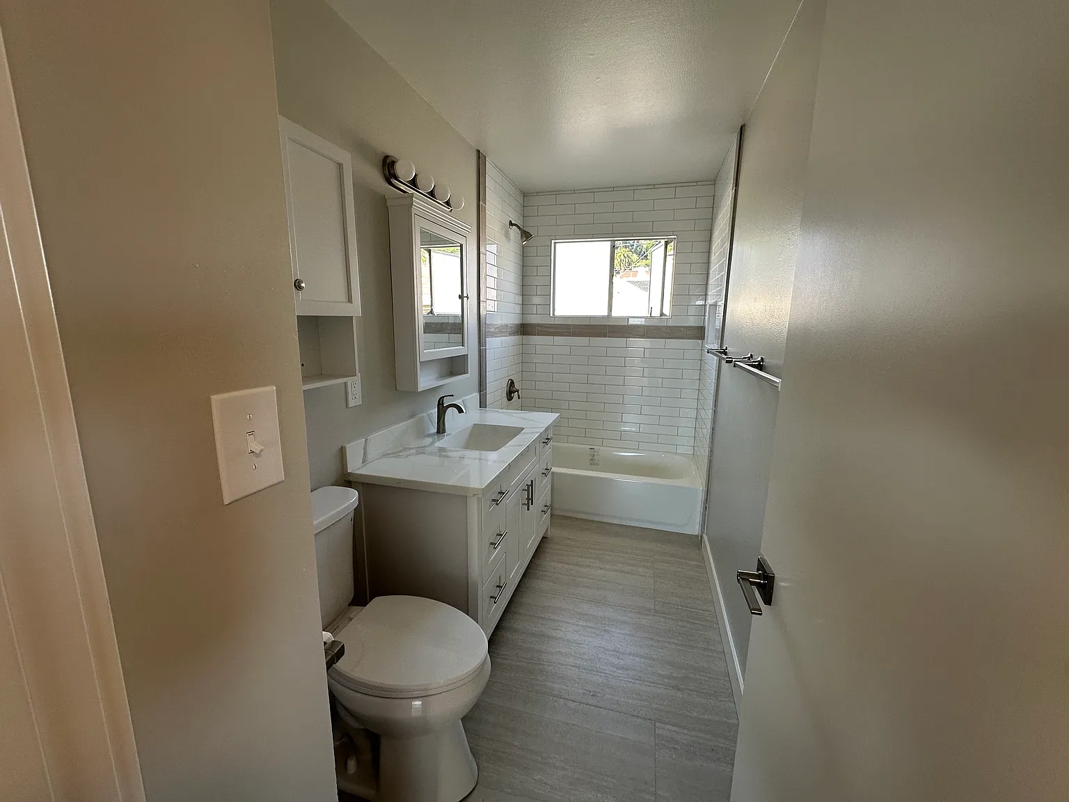 3 bed, 1067 sqft, $2,995 — Photo 4