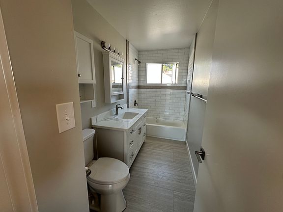 Large bathroom - ALL NEW