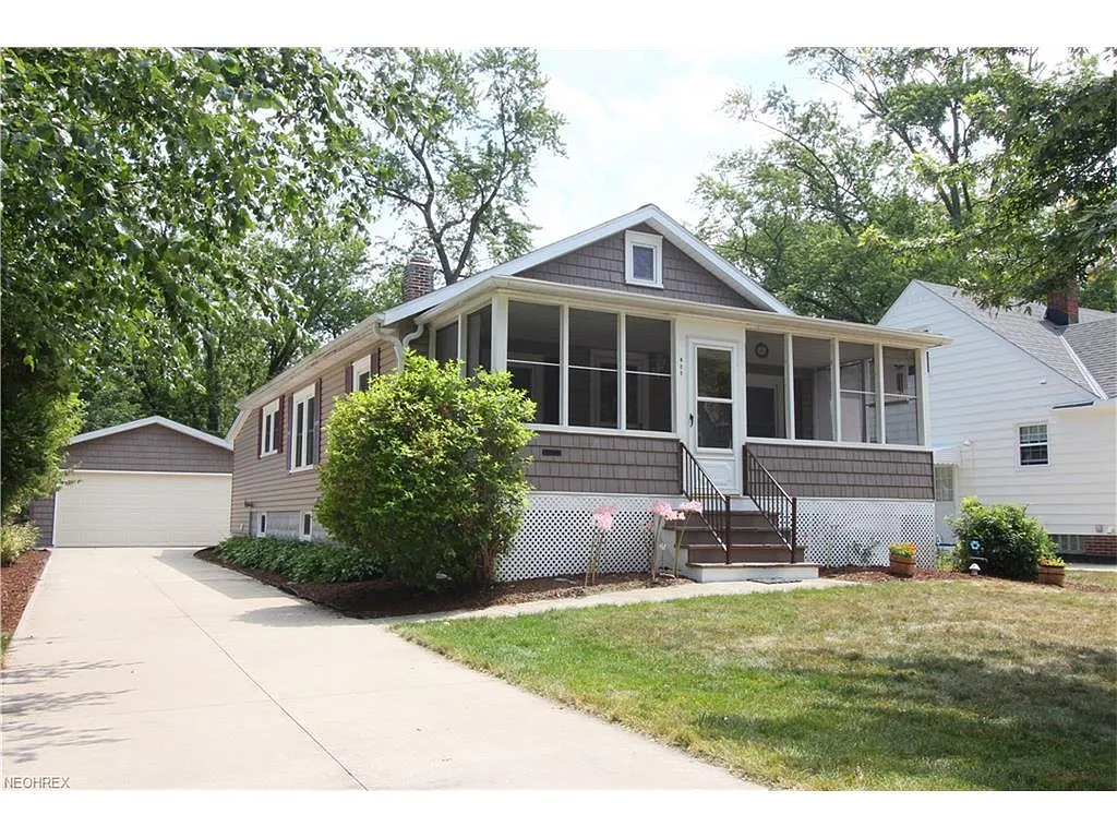425 Parkside Dr photo 1