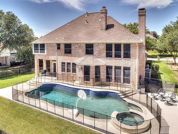 2nd image of 2414 Creekside Cir S