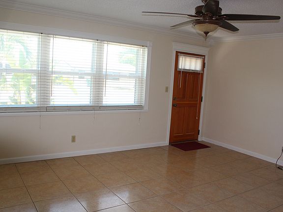 3rd image of 4549 SW 24th Ave