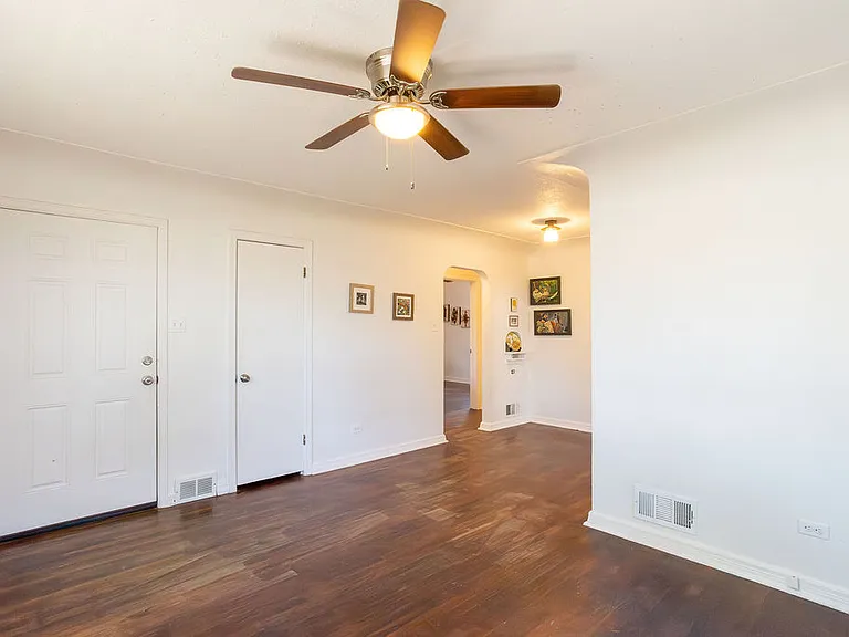 2233 Poplar St — Photo 3