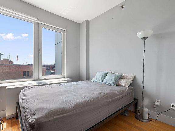 4th image of 1050 Jackson Ave APT 3E