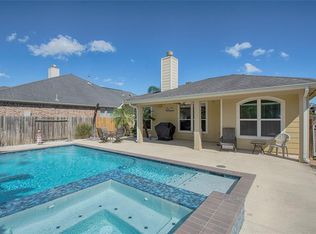 5030 Gulf Stream Ln, Bacliff, TX 77518