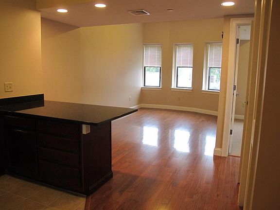 2nd image of 75 Hancock St #8A