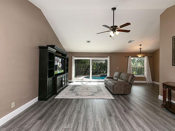 4th image of 5160 NW 49th Avenue