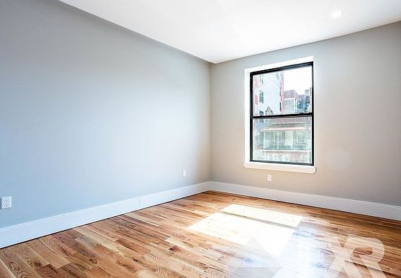 3rd image of 246 Sullivan Pl #B5