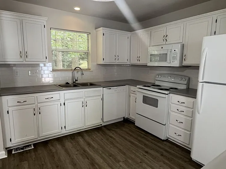 3122 Periwinkle Ct — Photo 7