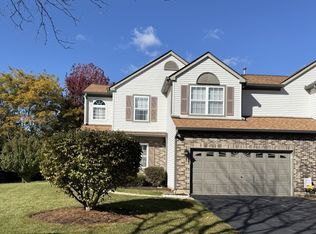 2528 Heritage Ct, Geneva, IL 60134