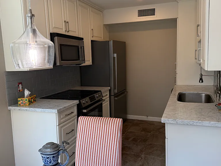 3290 6th Ave #2F — Photo 36