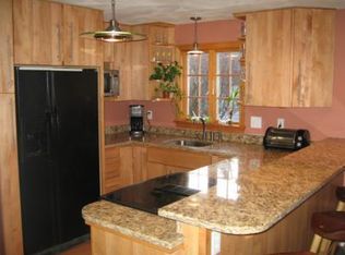 40 Shangri La Ln, Middletown, RI 02842