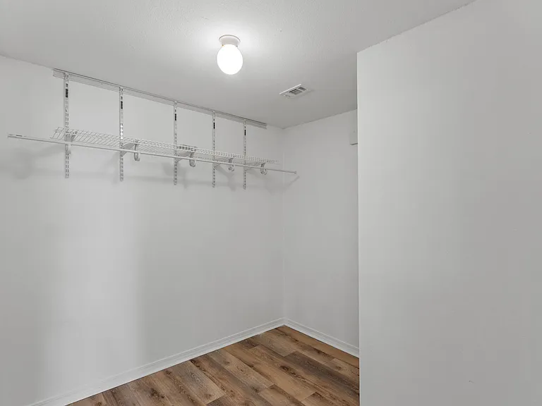 28 Easton St — Photo 24