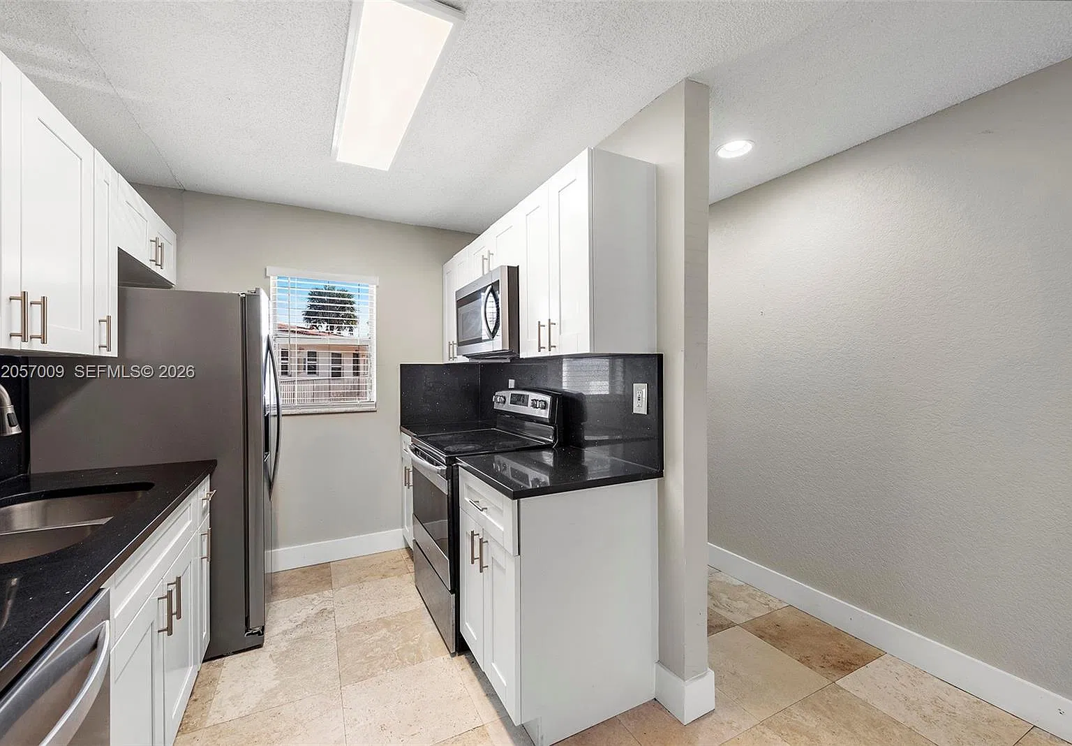 Victoria Square Condo — Photo 3