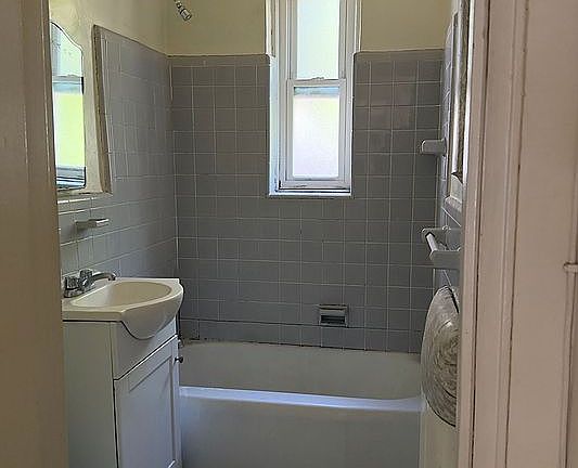 5th image of 9430 Ridge Blvd APT 1H