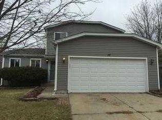 10 Wild Rose Ct, Streamwood, IL 60107