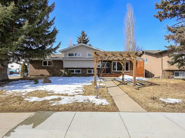 415 E Barrett Dr, Red Deer, AB T4R 1M2