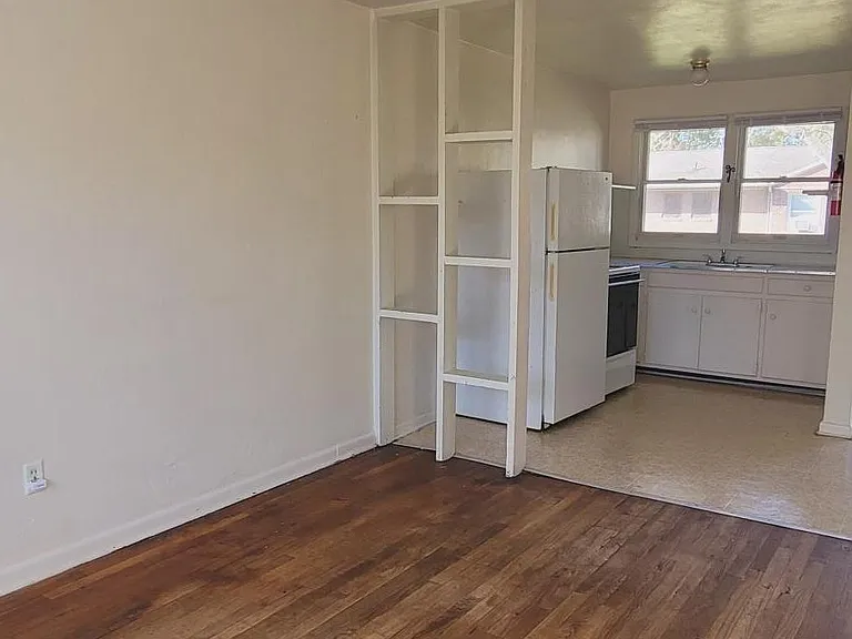 403 W Freeman St #13 — Photo 4
