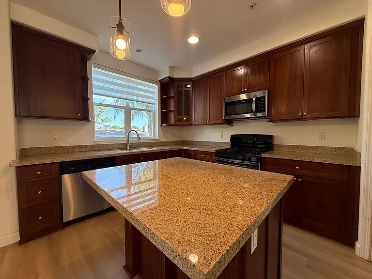 45 Esfahan Dr — Photo 8