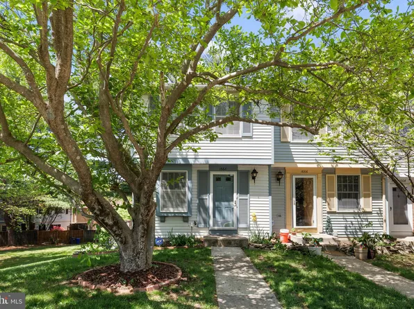 1668 Harvest Green Ct, Reston, VA 20194