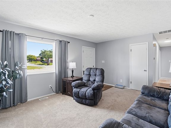 5th image of 1000 Langdale Ave