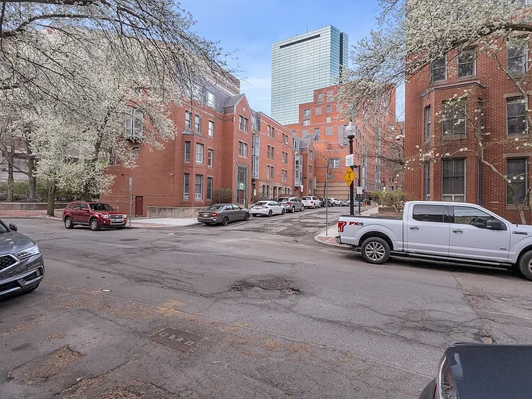 26 Yarmouth St #1 — Photo 23
