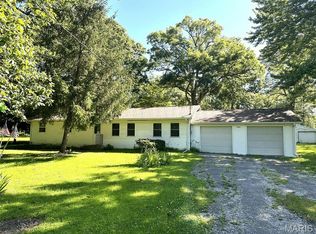 15848 Crescent Ln, Carlinville, IL 62626