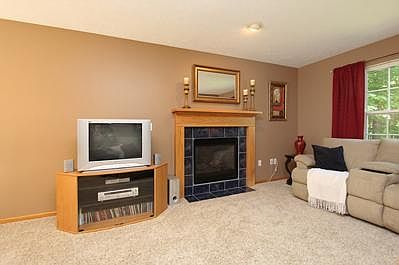 4th image of 9334 Dimick Dr NE