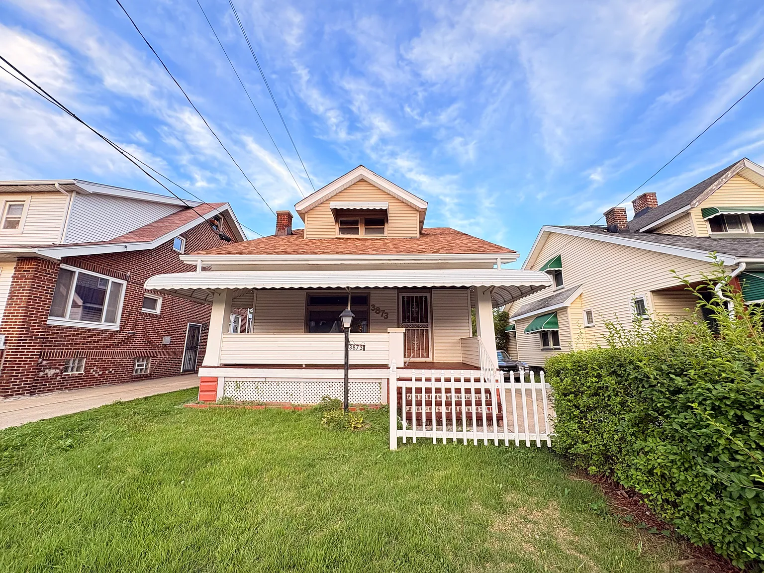 4 bed, 2.5 bath, 1374 sqft, $1,460 — Photo 1